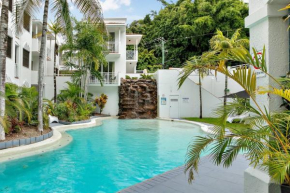 Alassio Poolside Resort - Palm Cove Beachfront Oasis